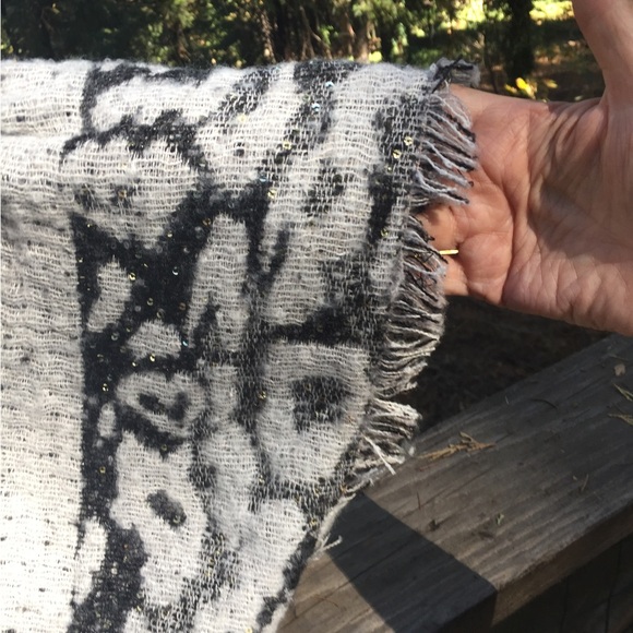 Vince Camuto reversible cape poncho in shades of gray HP24 - Picture 6 of 12